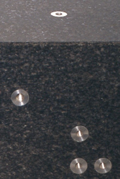 Abbildung: Gewindeeinsatz für Messplatten aus Hartgestein M 8 (Das Bild kann vom Original geringfügig abweichen.)